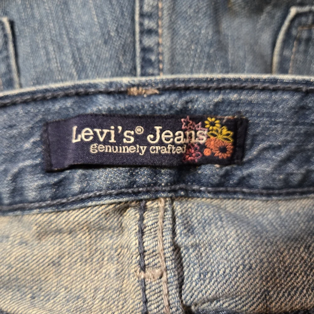 Levis Genuinely Crafted Womens Sz 11 Mid Rise Jean Shorts Raw Hem Denim Summer - Picture 9 of 11